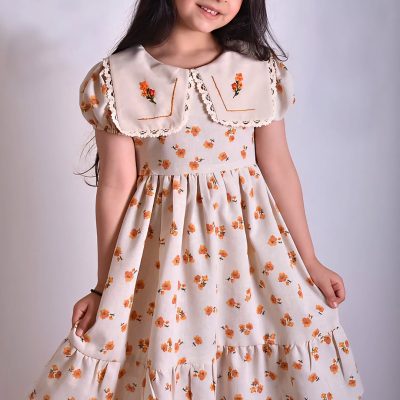 پیراهن گل دار کودک